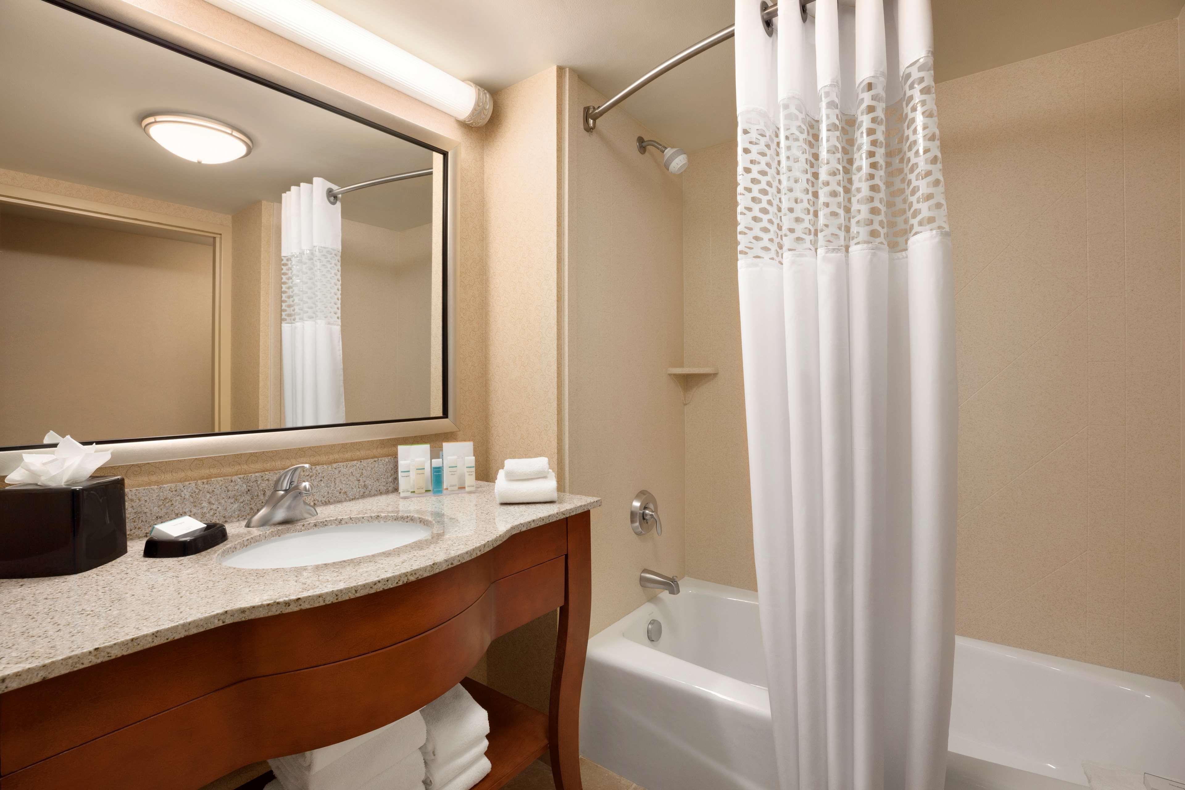 Hampton Inn & Suites East Hartford Ngoại thất bức ảnh