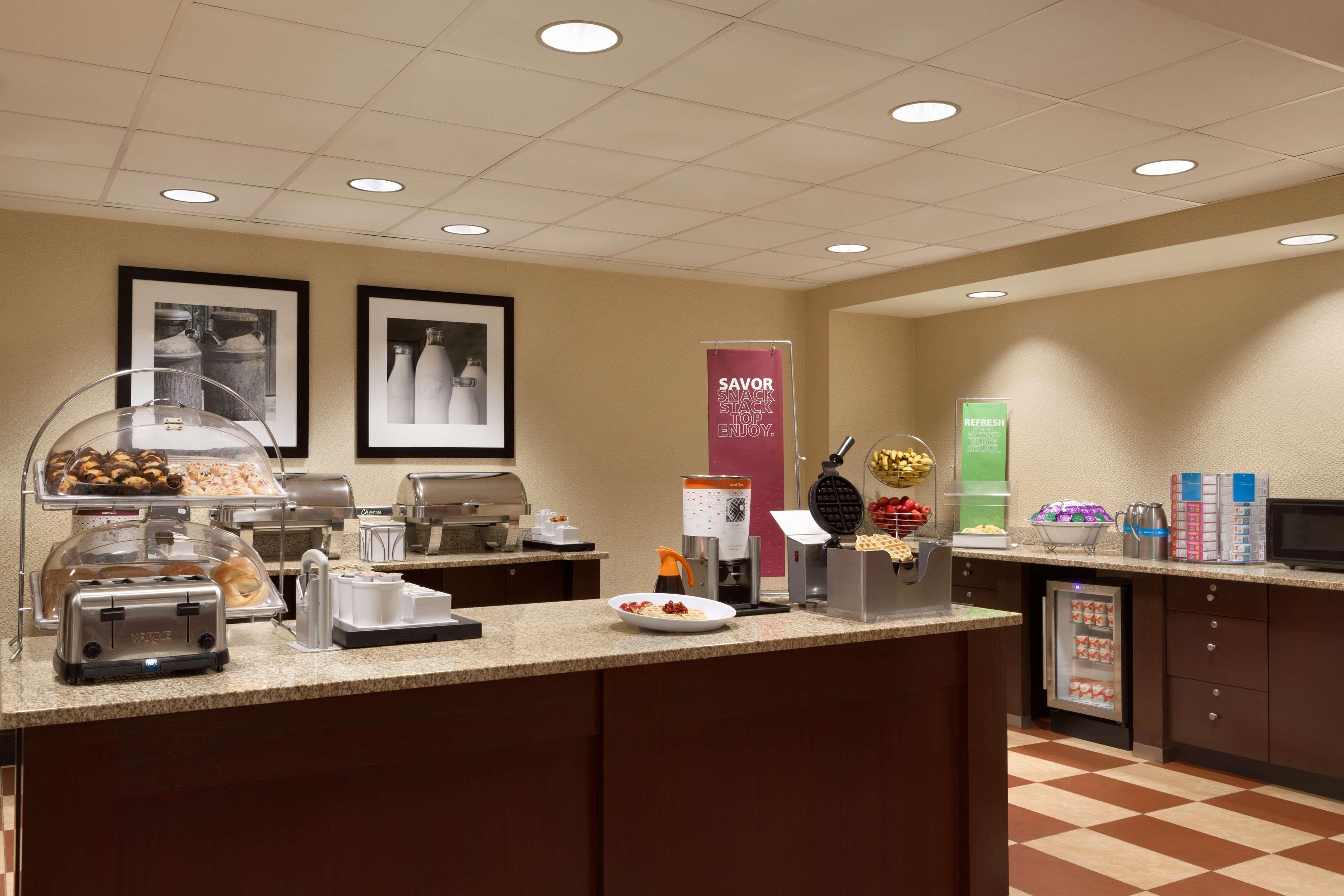 Hampton Inn & Suites East Hartford Ngoại thất bức ảnh